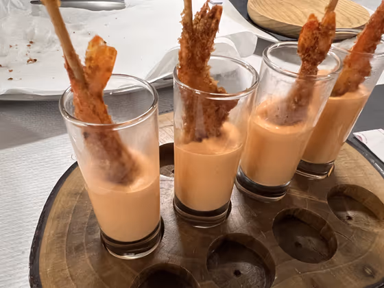 Langostinos crocantes con mayonesa de piquillos