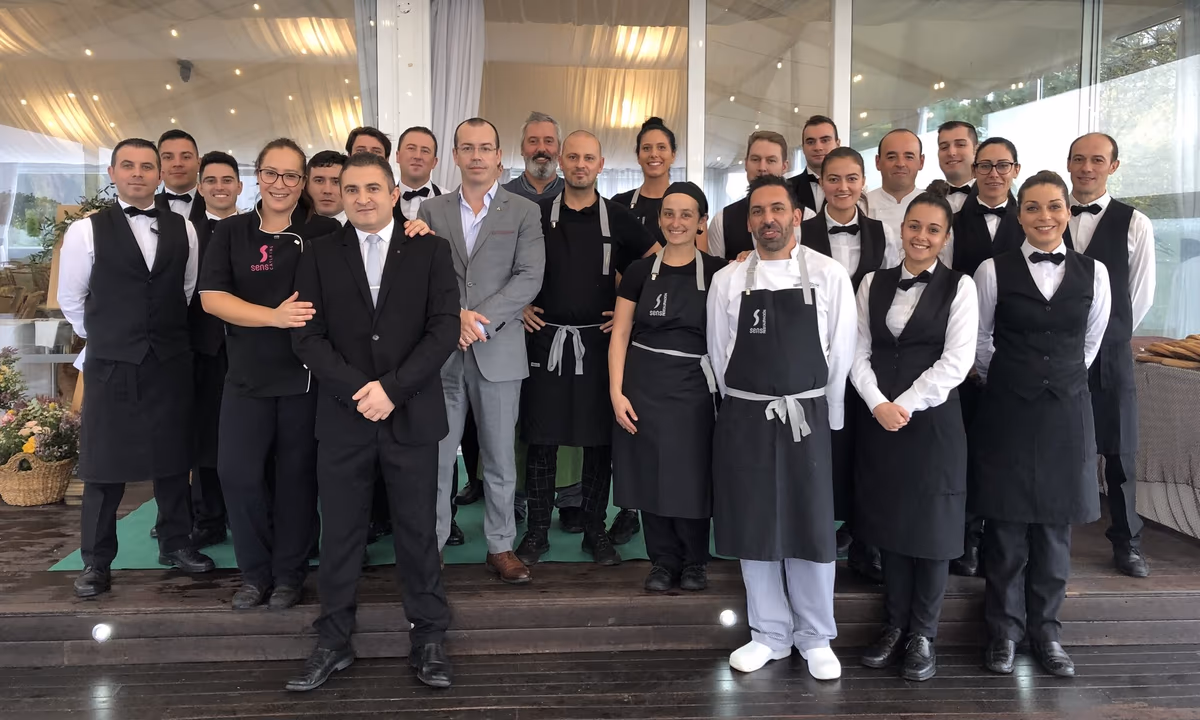 El equipo de cocina y sala de Sens Restauración al completo en el salón