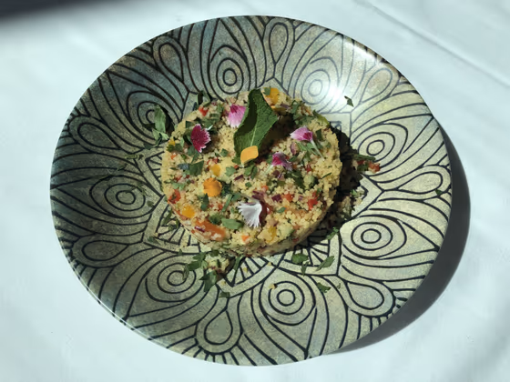 Tabulé de verduritas de temporada con cilantro fresco